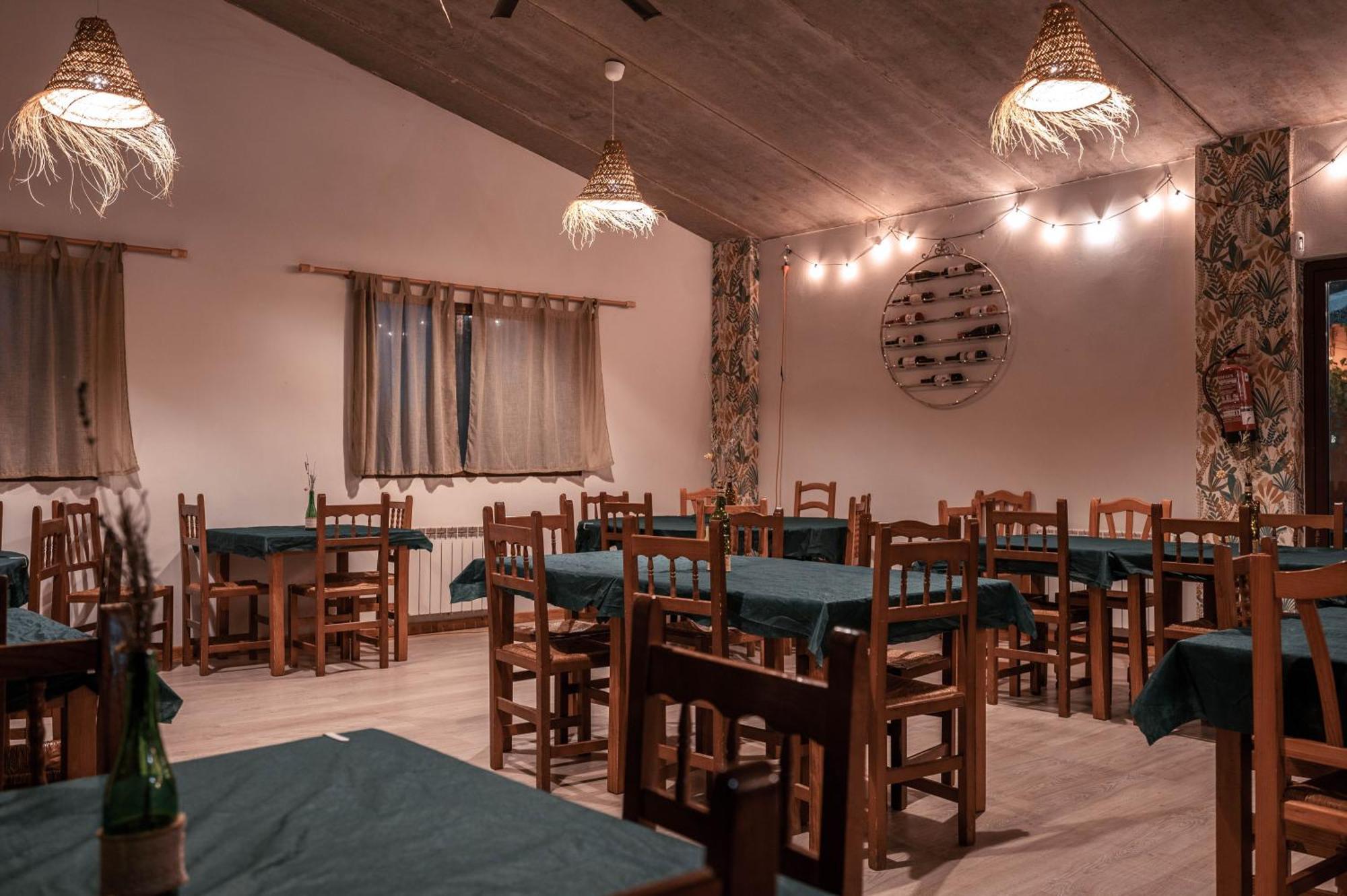 Slow Life Camping Venta Del Moro Luaran gambar